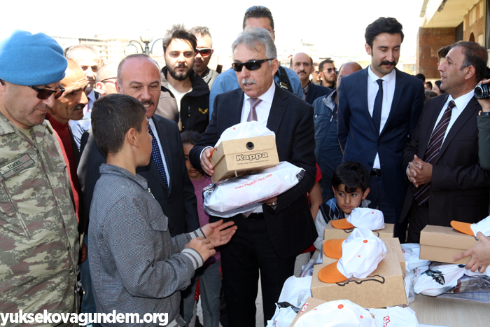 Vali Toprak Yüksekova'da muhtarlarla bir araya geldi 15