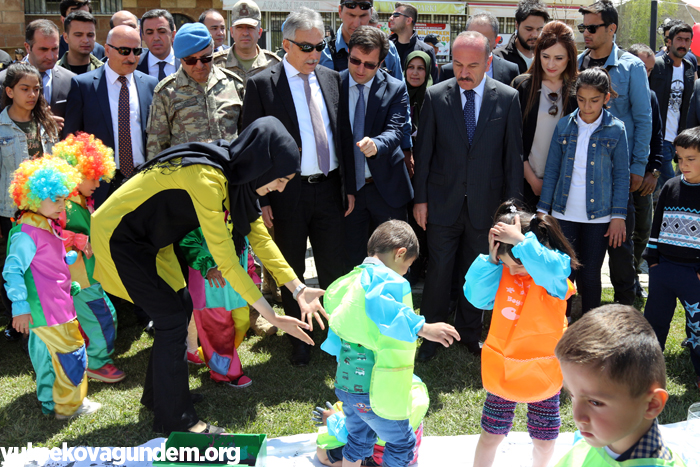 Vali Toprak Yüksekova'da muhtarlarla bir araya geldi 9