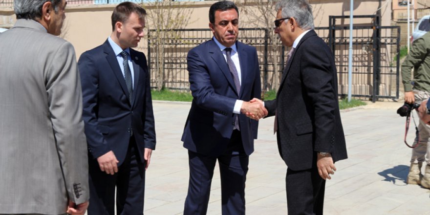 Vali Toprak Yüksekova'da muhtarlarla bir araya geldi