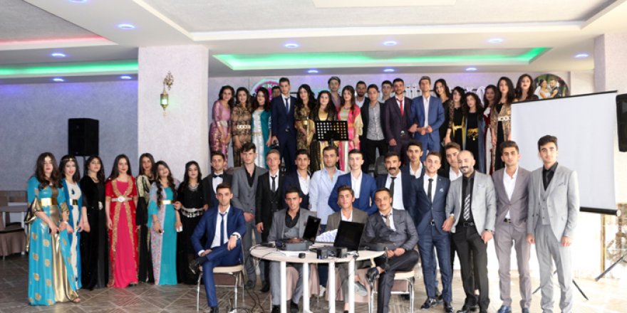 Yüksekova Atatürk Anadolu Lisesi mezuniyet gecesi düzenledi