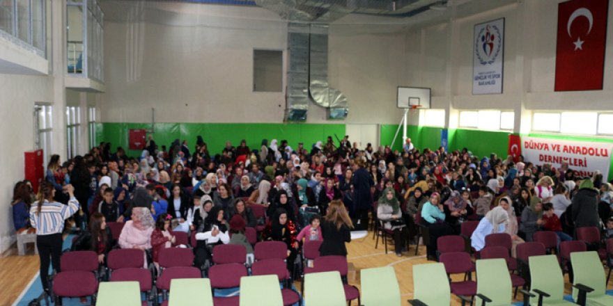 Yüksekova'da 'Anneler Günü' etkinliği