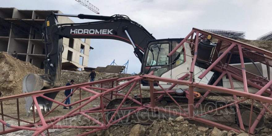 Yüksekova'da vinç kazası