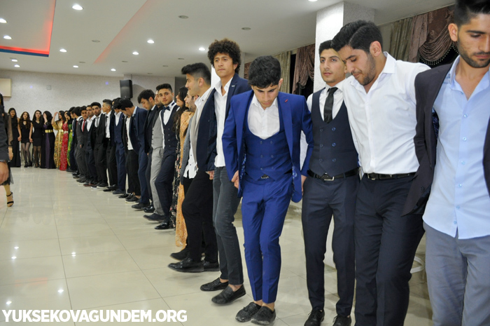 Yüksekova İsmet Alkan Anadolu lisesi'nin mezuniyet gecesi 112