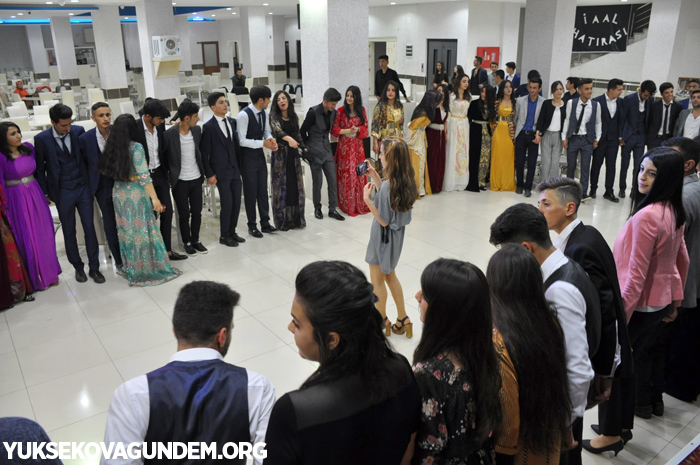 Yüksekova İsmet Alkan Anadolu lisesi'nin mezuniyet gecesi 29