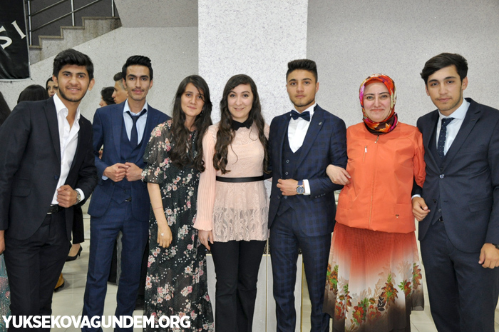 Yüksekova İsmet Alkan Anadolu lisesi'nin mezuniyet gecesi 8