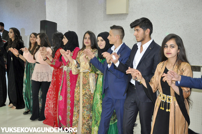 Yüksekova İsmet Alkan Anadolu lisesi'nin mezuniyet gecesi 93