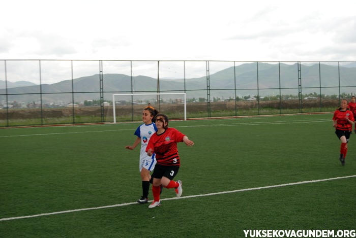 Yüksekova kadın futbol takımı hazırlık maçı yaptı 11
