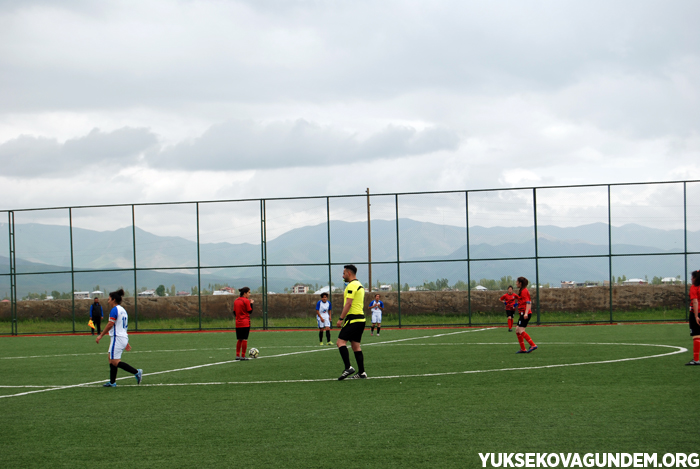 Yüksekova kadın futbol takımı hazırlık maçı yaptı 12