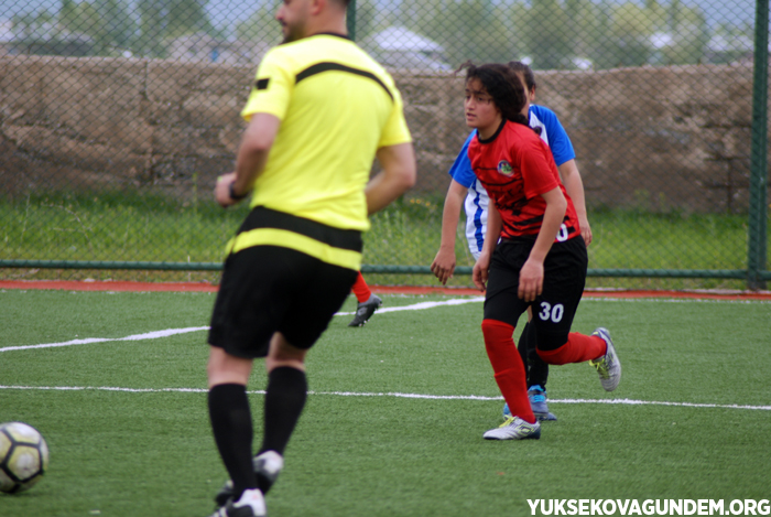 Yüksekova kadın futbol takımı hazırlık maçı yaptı 15