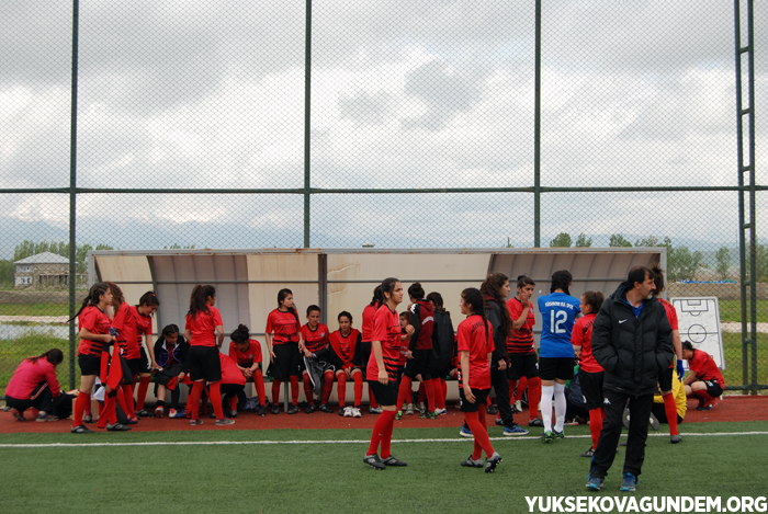 Yüksekova kadın futbol takımı hazırlık maçı yaptı 2