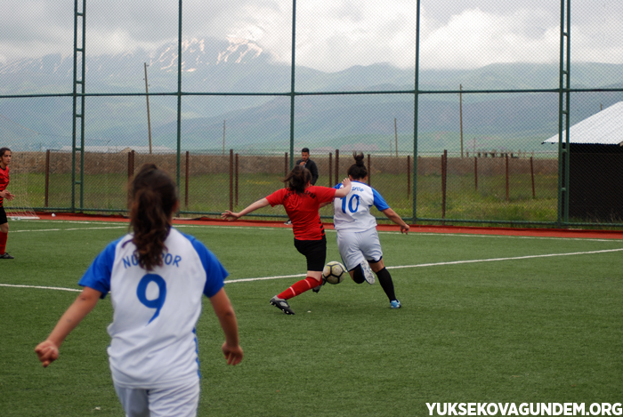 Yüksekova kadın futbol takımı hazırlık maçı yaptı 20