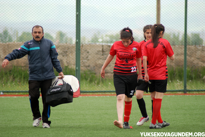 Yüksekova kadın futbol takımı hazırlık maçı yaptı 22