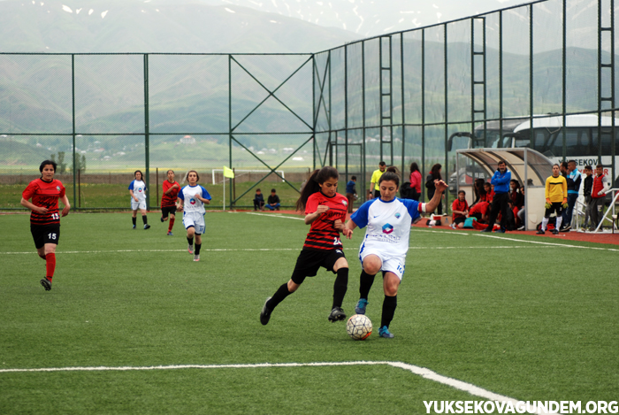 Yüksekova kadın futbol takımı hazırlık maçı yaptı 23