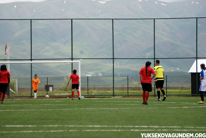 Yüksekova kadın futbol takımı hazırlık maçı yaptı 25