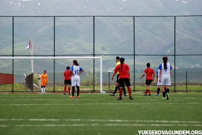 Yüksekova kadın futbol takımı hazırlık maçı yaptı 26