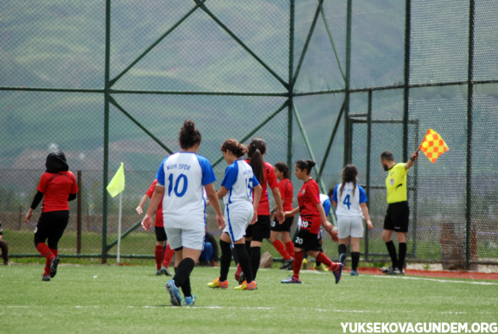Yüksekova kadın futbol takımı hazırlık maçı yaptı 27