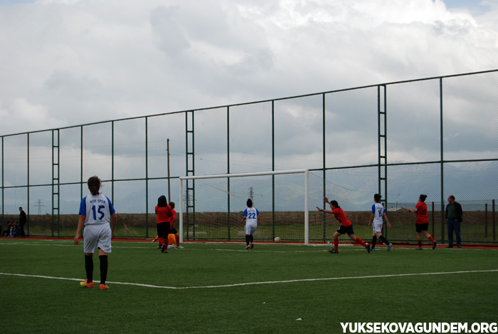Yüksekova kadın futbol takımı hazırlık maçı yaptı 30