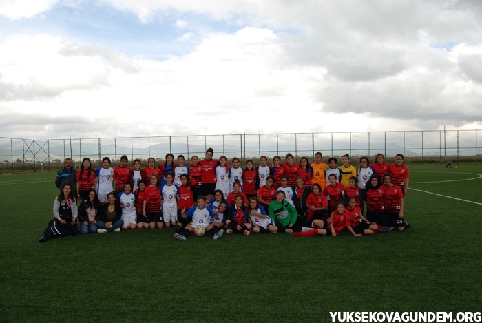 Yüksekova kadın futbol takımı hazırlık maçı yaptı 31