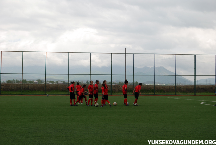 Yüksekova kadın futbol takımı hazırlık maçı yaptı 5