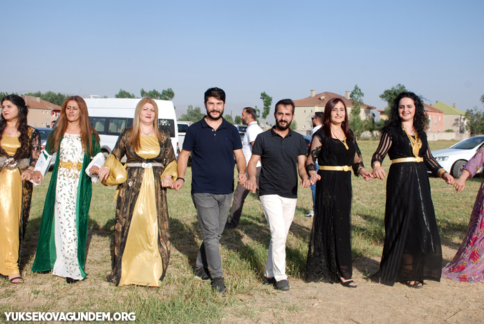 Karay Ailesinin mutlu günü 138