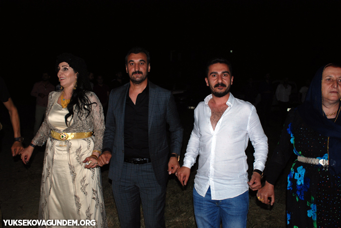 Karay Ailesinin mutlu günü 197