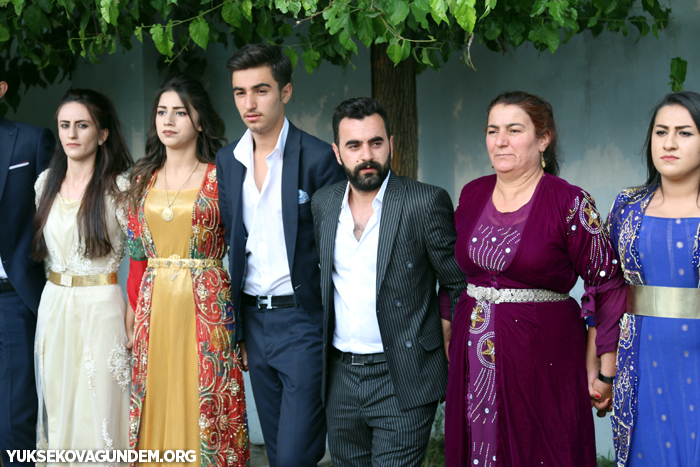 Karay Ailesinin mutlu günü 300
