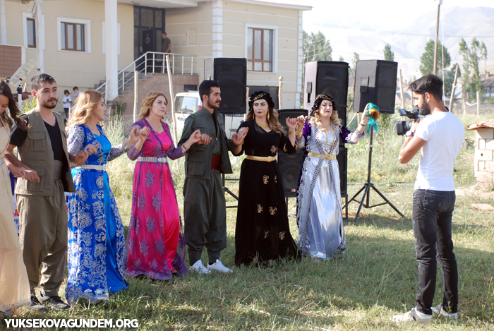 Karay Ailesinin mutlu günü 73