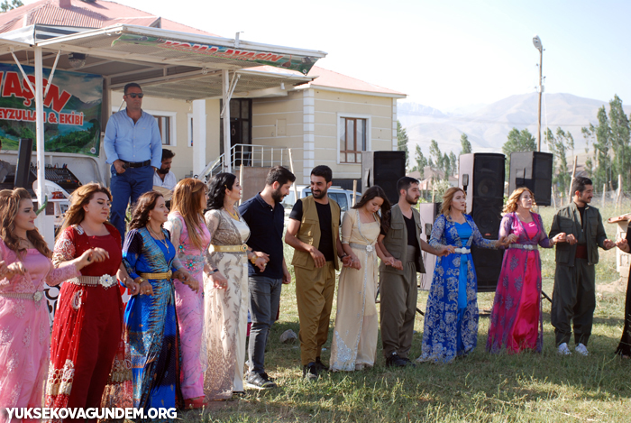 Karay Ailesinin mutlu günü 74