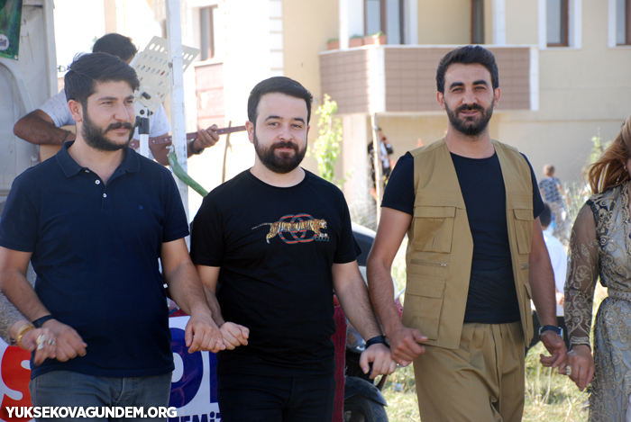 Karay Ailesinin mutlu günü 75