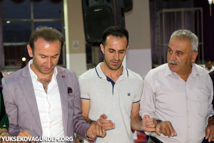 Tekin Ailesinin mutlu günü 240