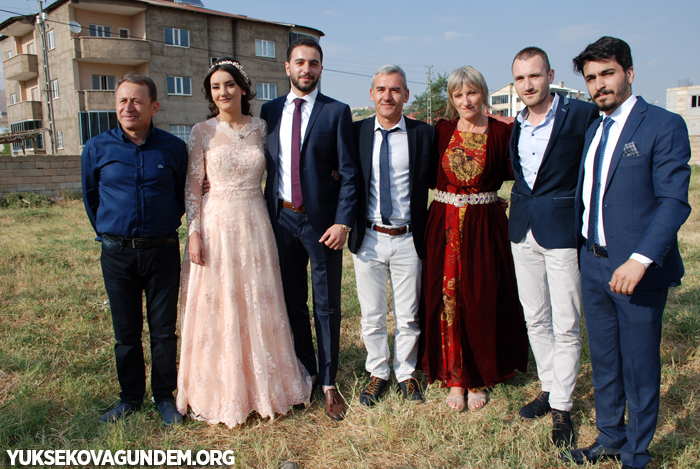 Yüksekova'ya Fransız gelin 28