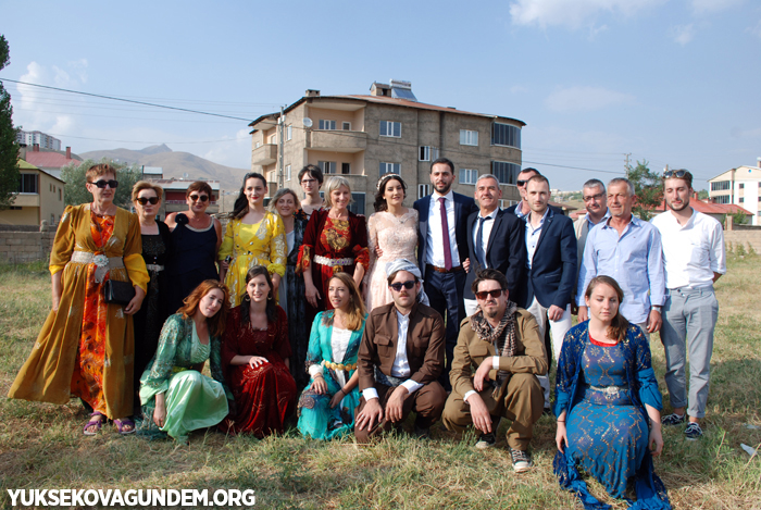 Yüksekova'ya Fransız gelin 34