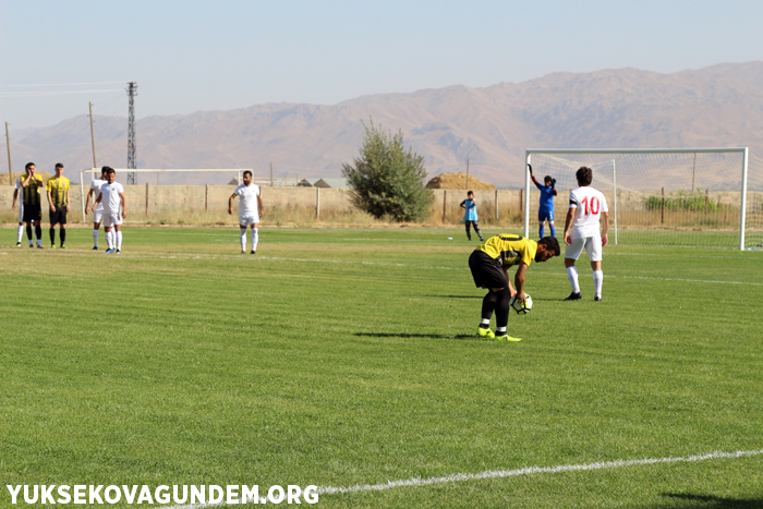 Yüksekova Belediyespor, 2 golle tur atlamayı başardı 11