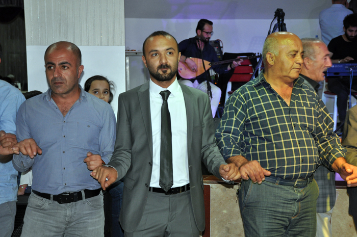 Öztekin ailesinin mutlu günü 18