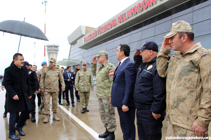 Hakkari Valisi Akbıyık göreve başladı 17