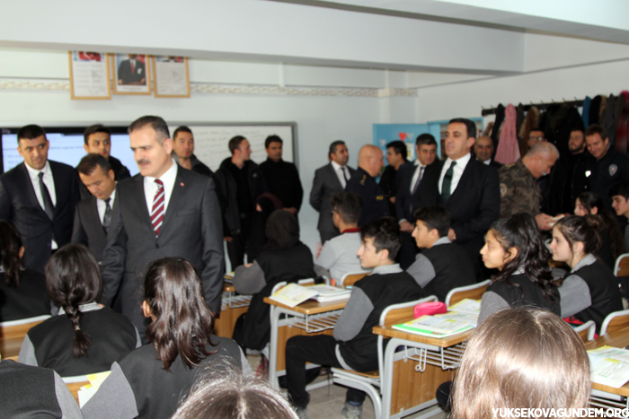 Vali Akbıyık Yüksekova'da Temaslarda Bulundu 13
