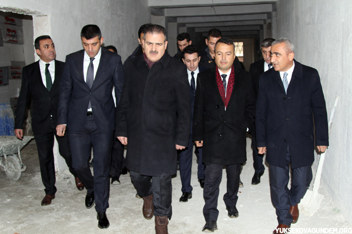 Vali Akbıyık Yüksekova'da Temaslarda Bulundu 6