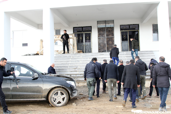 Vali Akbıyık Yüksekova'da Temaslarda Bulundu 8