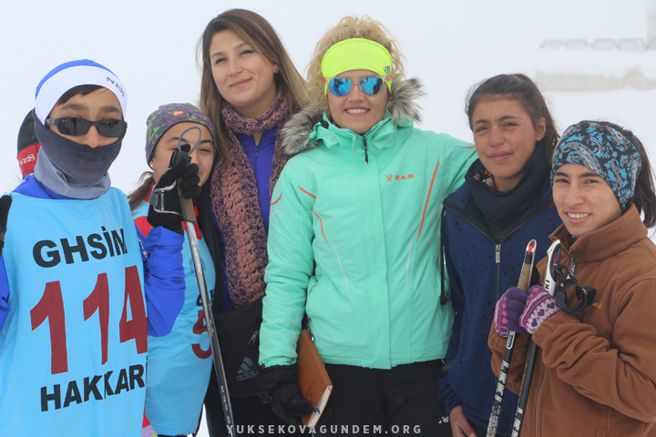 Yüksekova'da kayak yarışması 17