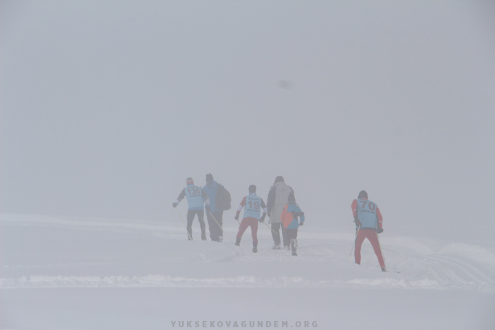 Yüksekova'da kayak yarışması 3