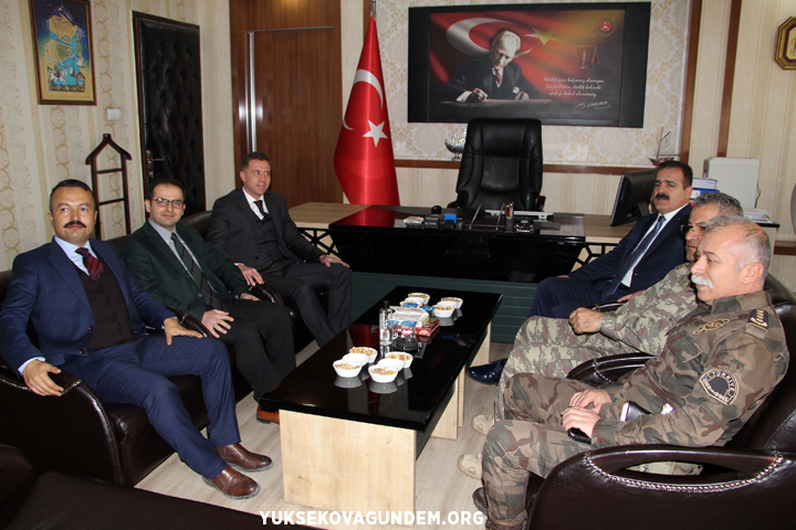 Hakkari Valisi İdris Akbıyık Yüksekova'ya geldi 8