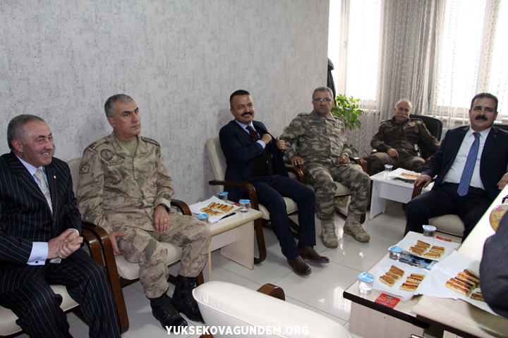 Hakkari Valisi İdris Akbıyık Yüksekova'ya geldi 9