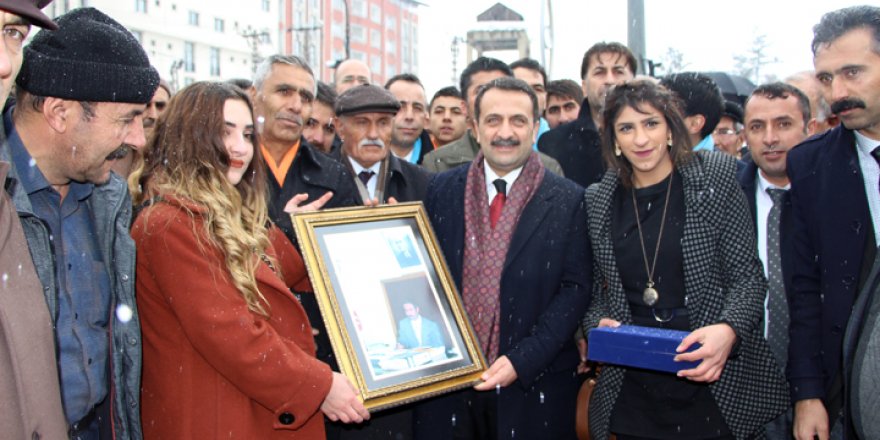 Yüksekova'da Ak Parti Seçim Bürosu Açıldı
