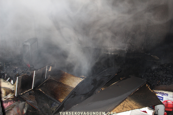 Yüksekova'da yangın: Ev tamamen kullanılamaz hale geldi 1