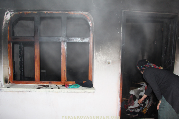 Yüksekova'da yangın: Ev tamamen kullanılamaz hale geldi 2