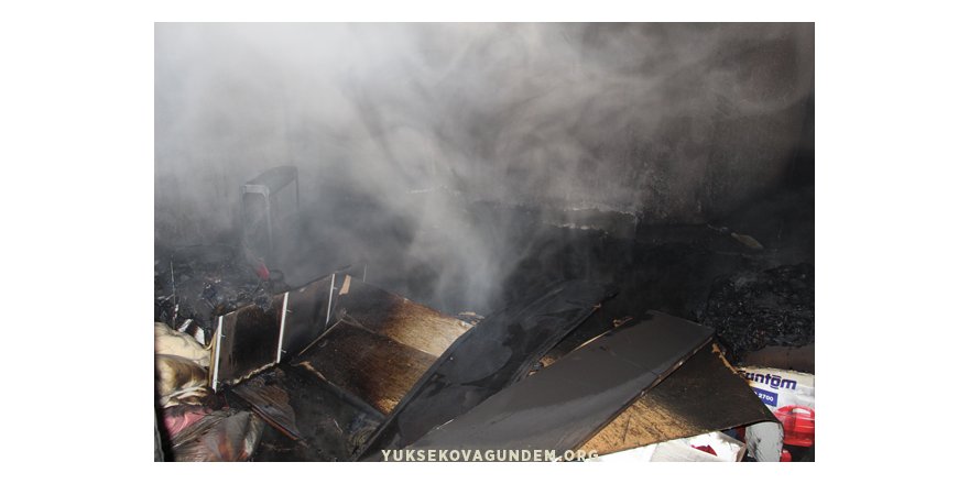 Yüksekova'da yangın: Ev tamamen kullanılamaz hale geldi