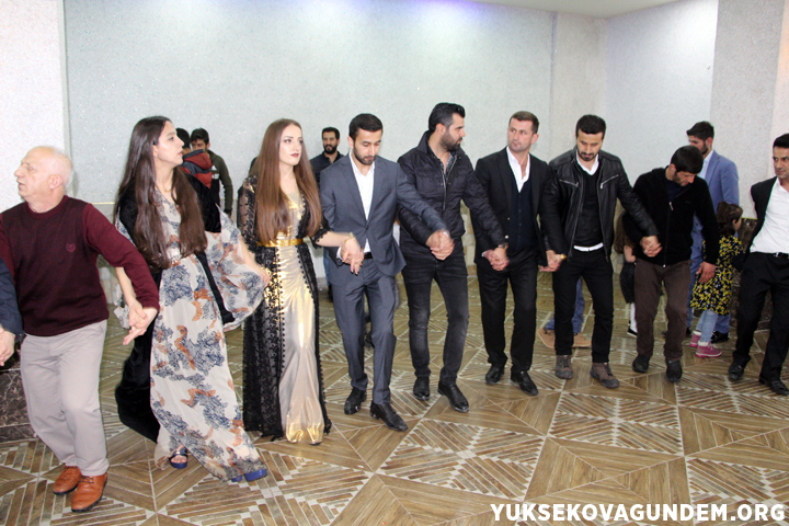 Yüksekova'da yılın ilk düğünü 14