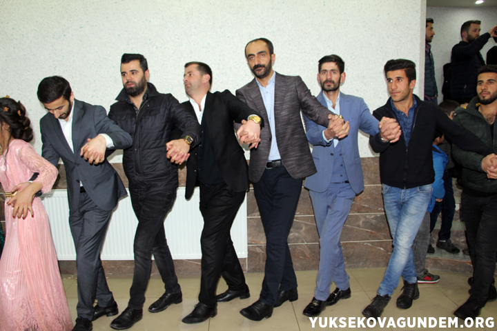 Yüksekova'da yılın ilk düğünü 30