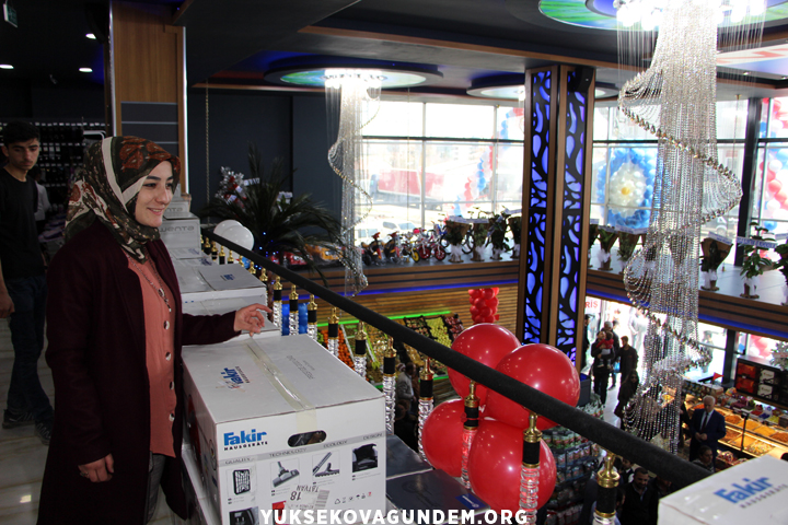 ‘Nişan Park AVM’ hizmete açıldı 8
