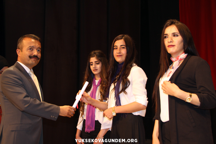 Yüksekova'da yıl sonu sergisi 10